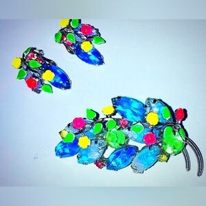 Vintage demiparure set brooch and earrings